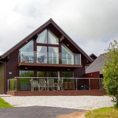 St Columb Major Kingfisher Hot Tub & Log Burner House On Premium Lakeside With Resort Facilities מראה חיצוני תמונה