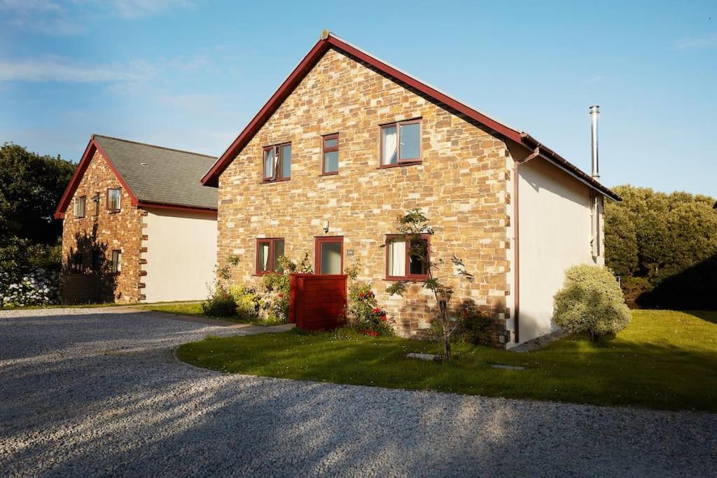 St Columb Major Kingfisher Hot Tub & Log Burner House On Premium Lakeside With Resort Facilities מראה חיצוני תמונה