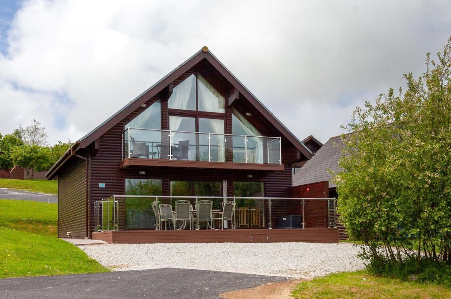 St Columb Major Kingfisher Hot Tub & Log Burner House On Premium Lakeside With Resort Facilities מראה חיצוני תמונה